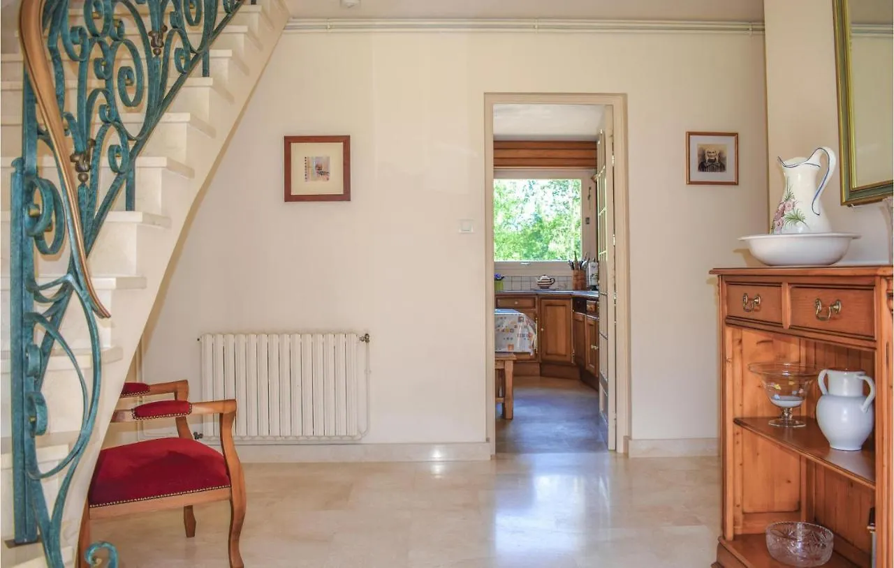 Hébergement de vacances Cozy Home In Yvias With Indoor Swimming Pool France