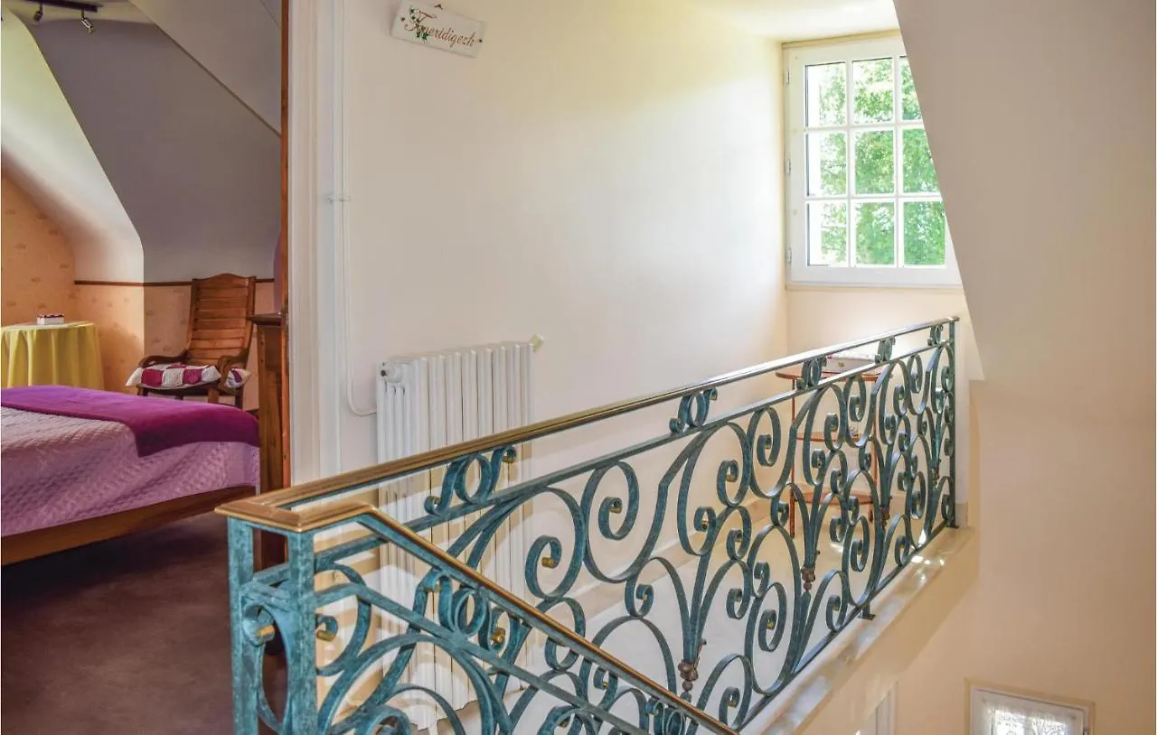 Hébergement de vacances Cozy Home In Yvias With Indoor Swimming Pool France